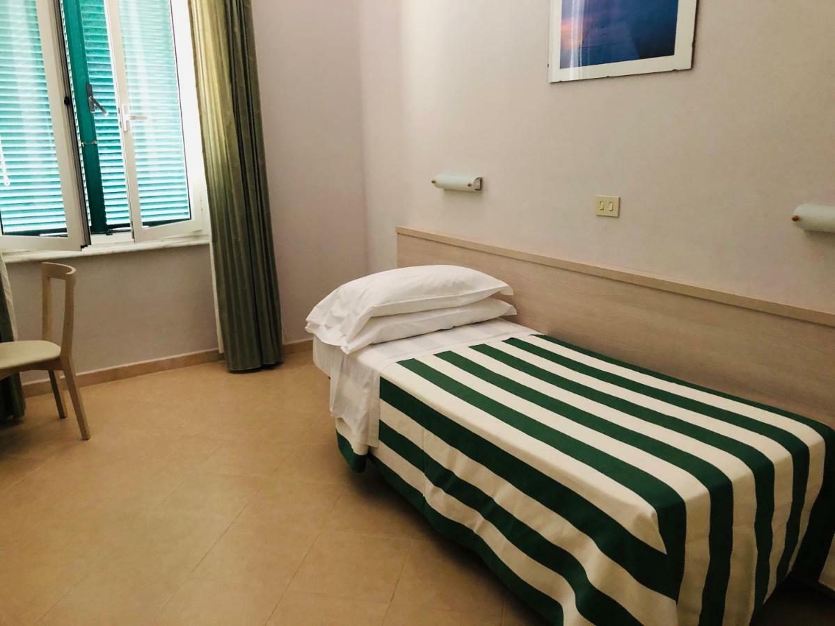 Hotel Valdinievole Лидо-ди-Камайоре Экстерьер фото